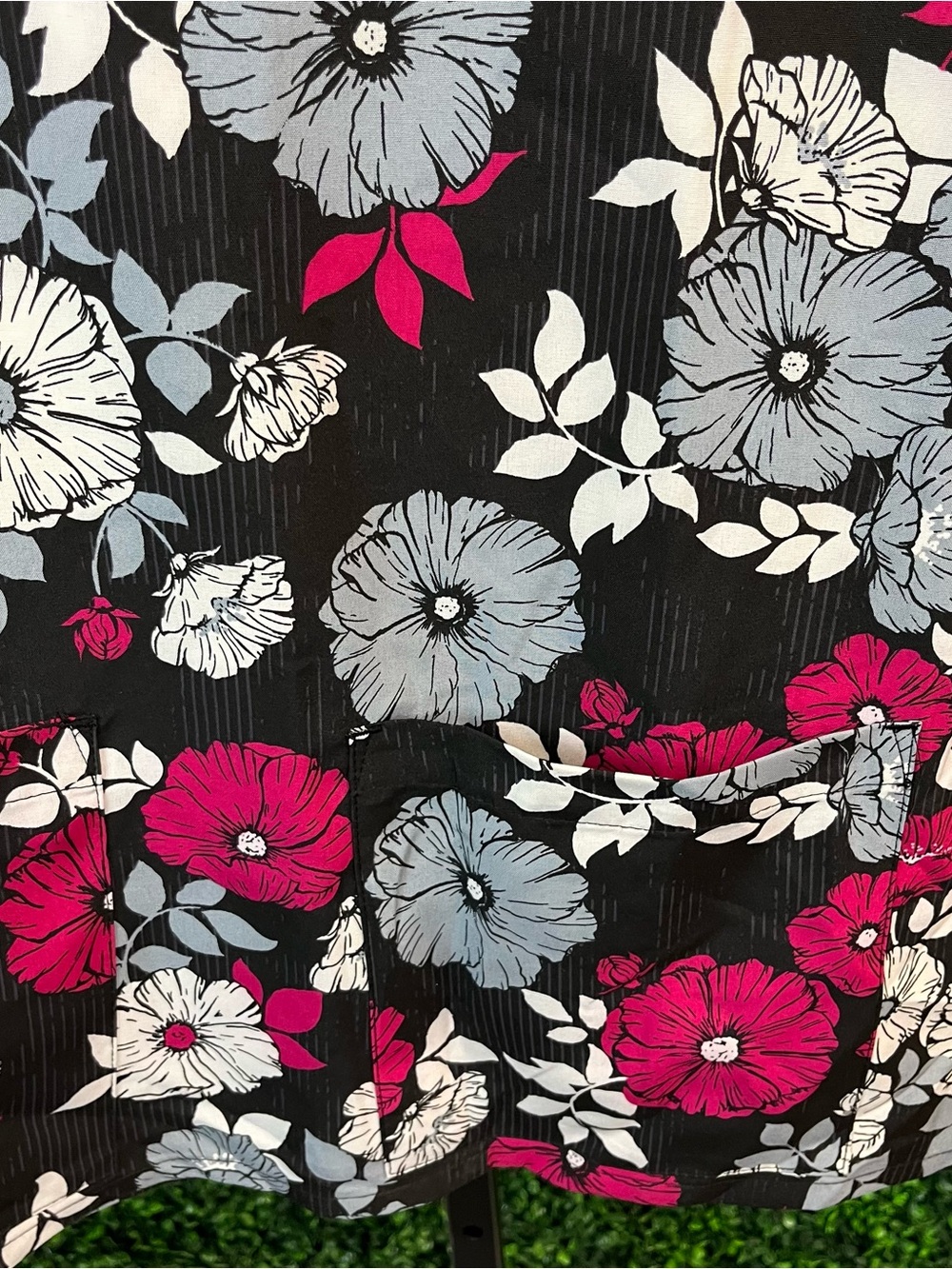 NWT Zavate Black Floral Print Women’s Scrub Top Size Small - Picture 3 of 5